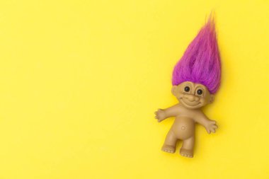 Londra, Uk - 4 Aralık 2017: Orijinal bir troll plastik oyuncak kurgu