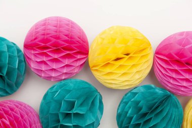 Parlak parti bal peteği ponpon süslemeleri