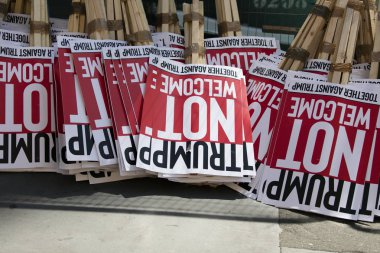 Londra, Uk - 14 Temmuz 2018: Merkezde bir pankart koleksiyonu