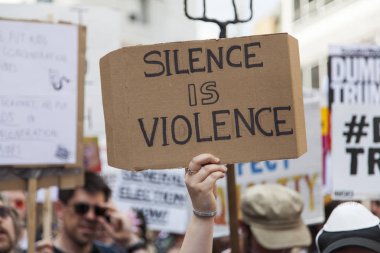Londra, Uk - 14 Temmuz 2018: Büyük bir protestocu kitlesi toplandı