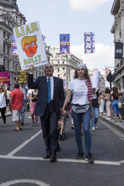 Londra, Uk - 14 Temmuz 2018: Büyük bir protestocu kitlesi toplandı