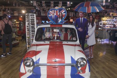 Londra, Uk - 11 Mayıs 2018: Kraliyet törenini kutlayan dükkan