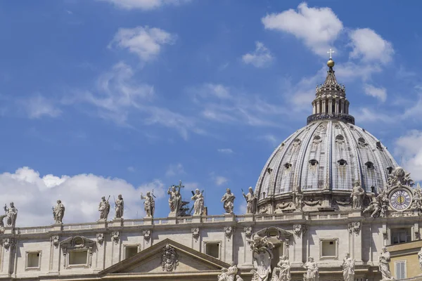 Vatikan, Roma ve İtalya 'daki Aziz Peter Bazilikası manzarası — Stok fotoğraf