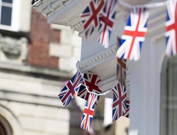 Union Jack zászlók lógnak Windsor preperation a királyi mi — Stock Fotó