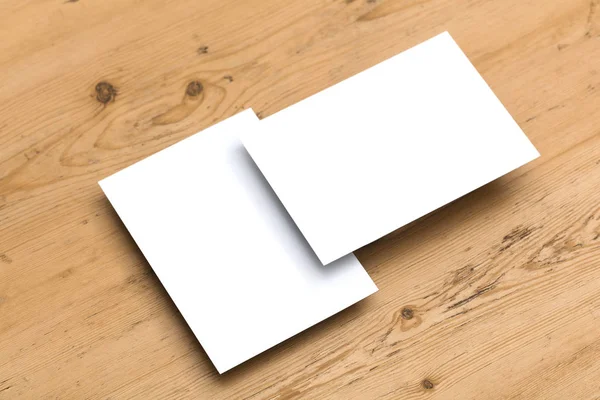 Folleto de tarjeta postal blanca en blanco sobre un fondo de madera —  Fotos de Stock