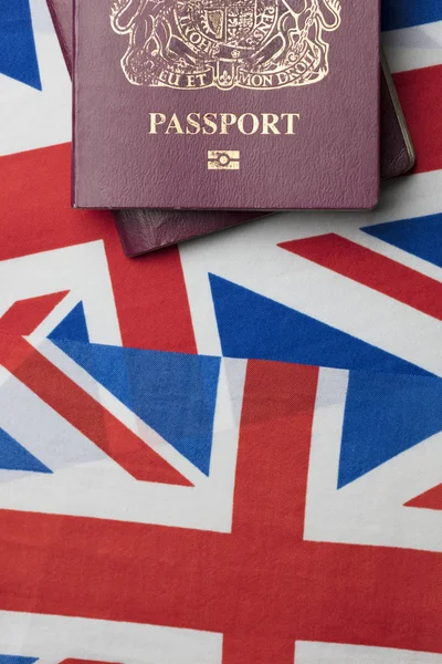 Pasaporte del Reino Unido con Union Jack Bandera de Gran Bretaña —  Fotos de Stock