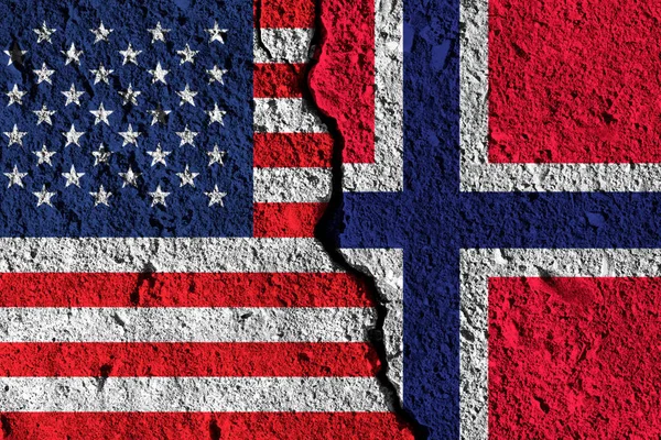 Crack tra l'America e la Norvegia bandiere. relazioni politiche c — Foto Stock