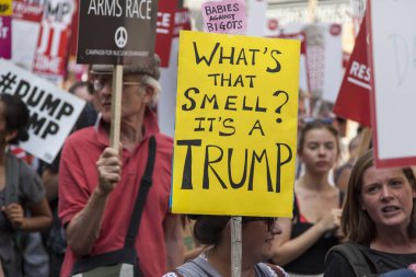 Londra, Uk - 14 Temmuz 2018: Büyük bir protestocu kitlesi toplandı