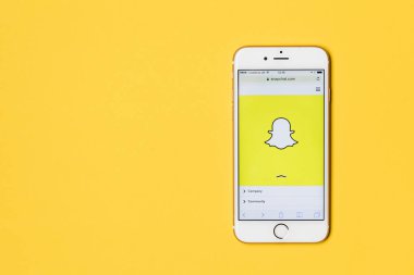 Oxford, Uk - 9 Ocak 2017: Snapc 'i gösteren bir elma iPhone