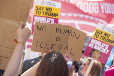 Londra, Uk - 14 Temmuz 2018: Büyük bir protestocu kitlesi toplandı