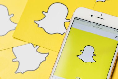 Oxford, Uk - 9 Ocak 2017: Snapc 'i gösteren bir elma iPhone