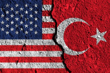 Amerika ve Türkiye bayrakları arasındaki çatlak. siyasi ilişki c