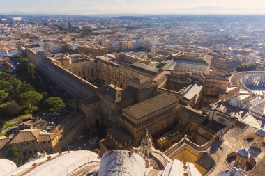 Vatikan 'daki Aziz Peter Meydanı Roma şehri manzarası 