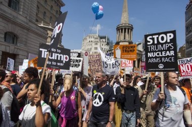 Londra, Uk - 14 Temmuz 2018: Büyük bir protestocu kitlesi toplandı