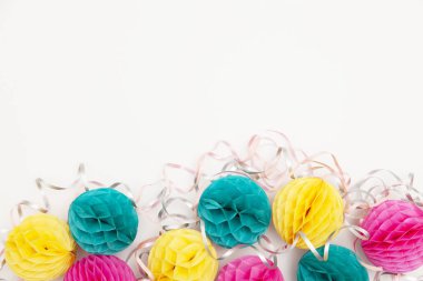 Parlak parti bal peteği ponpon süslemeleri