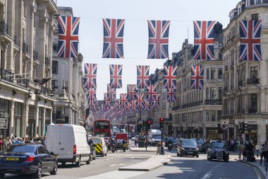Londra, Uk - 16 Mayıs 2018: Vekil Stre 'de İngiliz bayrağı sallanıyor