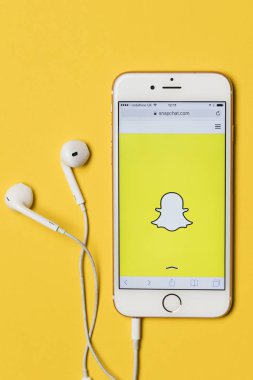 Oxford, Uk - 9 Ocak 2017: Snapc 'i gösteren bir elma iPhone