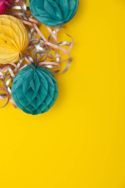 Parlak parti bal peteği ponpon süslemeleri