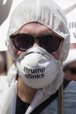 Londra, Uk - 14 Temmuz 2018: Bir adam Trump Stinks giyer