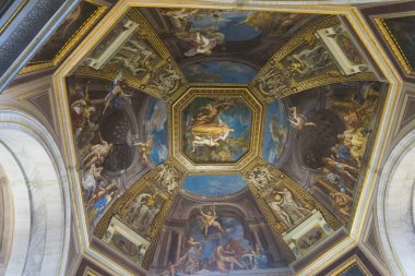 Roma, İtalya - 21 Haziran 2018: Süslü klasik tablolar 