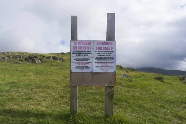 Snowdonia, Galler: 14 Ağustos 2018: Satılık bir Snowdon. Öyledir — Stok fotoğraf