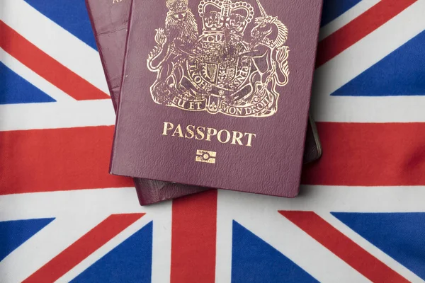 Passaporte do Reino Unido com bandeira da União Jack Grã-Bretanha — Fotografia de Stock