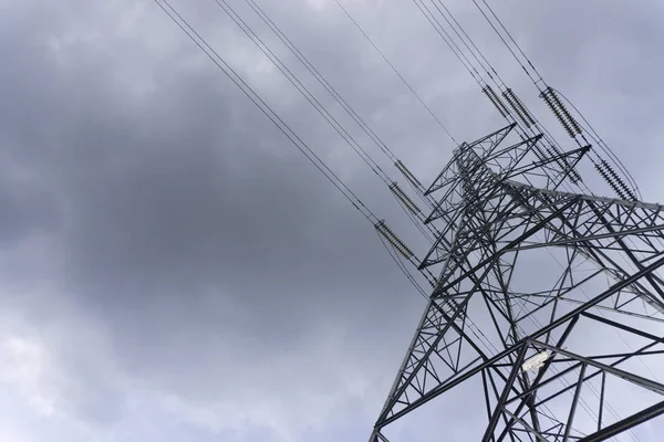 Linha de alimentação elétrica pilão — Fotografia de Stock