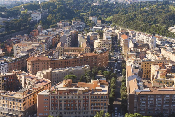 Roma şehri antik binalarla dolu