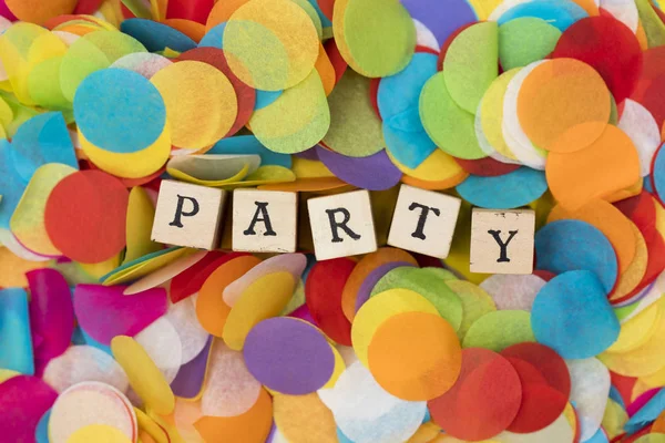 Fundo de confetes de festa. Papel circular colorido confetti — Fotografia de Stock