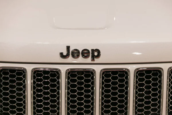 LONDRES, ROYAUME-UNI - 18 MAI 2018 : Logo de la Jeep sur confused.com Lo — Photo