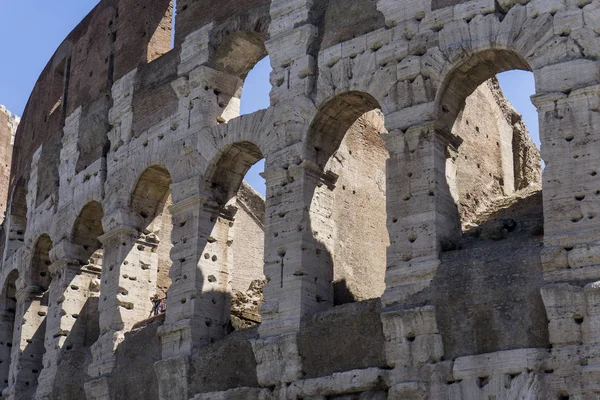 Vista do Coliseu de Roma, Itália. O Coliseu é um dos — Fotografia de Stock