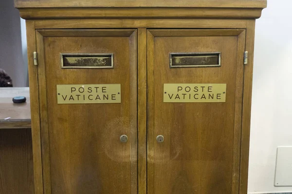 Почтовый ящик Ватикана в Риме — стоковое фото