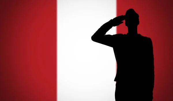 Silhouette eines Soldaten, der vor der peruanischen Flagge salutiert — Stockfoto