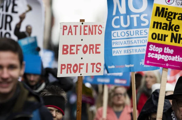 Londra, Uk - 3 Şubat 2018: Protestocular ve kampanyacılar 