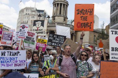 Londra, Uk - 14 Temmuz 2018: Büyük bir protestocu kitlesi toplandı