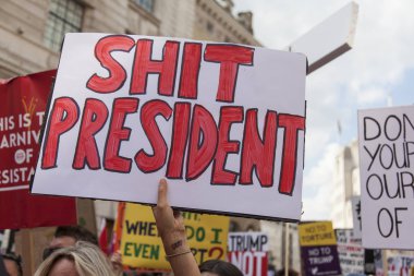 Londra, Uk - 14 Temmuz 2018: Büyük bir protestocu kitlesi toplandı