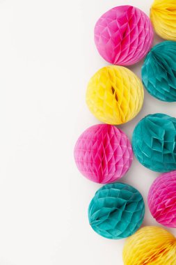 Parlak parti bal peteği ponpon süslemeleri