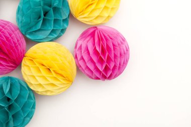 Parlak parti bal peteği ponpon süslemeleri