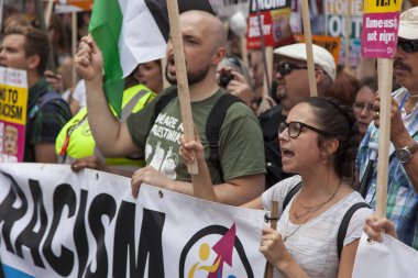 Londra, Uk - 14 Temmuz 2018: Büyük bir protestocu kitlesi toplandı