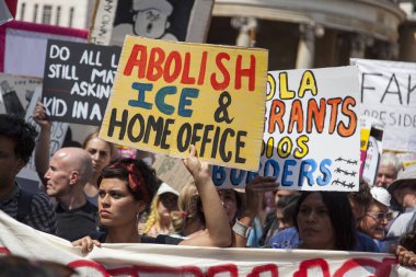 Londra, Uk - 14 Temmuz 2018: Büyük bir protestocu kitlesi toplandı