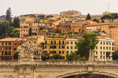 Roma şehri antik binalarla dolu