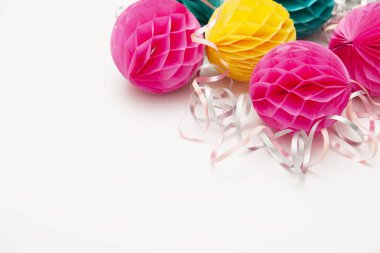 Parlak parti bal peteği ponpon süslemeleri