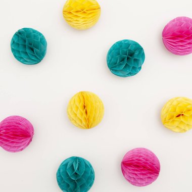 Parlak parti bal peteği ponpon süslemeleri