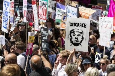 Londra, Uk - 14 Temmuz 2018: Büyük bir protestocu kitlesi toplandı