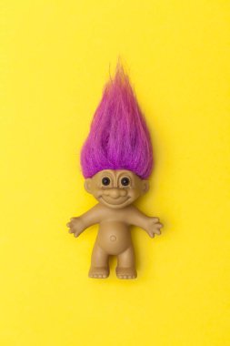 Londra, Uk - 4 Aralık 2017: Orijinal bir troll plastik oyuncak kurgu