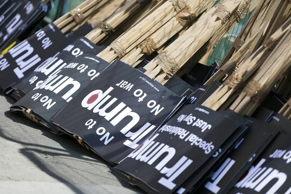 LONDON, UK - July 14th 2018: A collection of placards in central — Stock Photo, Image