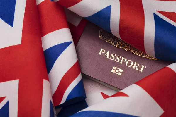 Passaporte do Reino Unido com bandeira da União Jack Grã-Bretanha — Fotografia de Stock