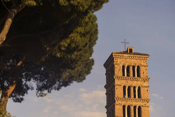 Класичні будівлі в Римі, Італія. Історична архітектура — стокове фото