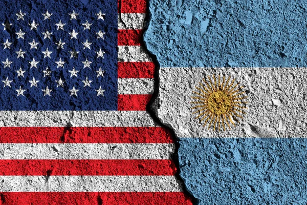 Між американськими та аргентинськими прапорами. political relationshi — стокове фото