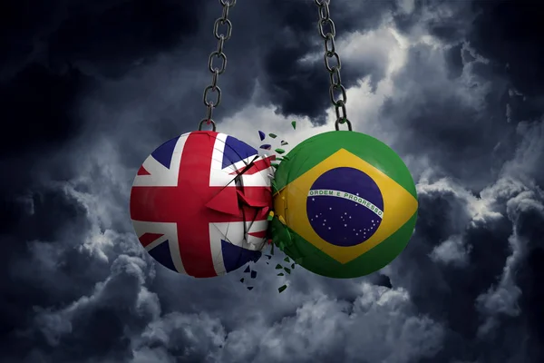 영국 과 브라질의 국기 각 O 에 정치 공 충돌 — 스톡 사진